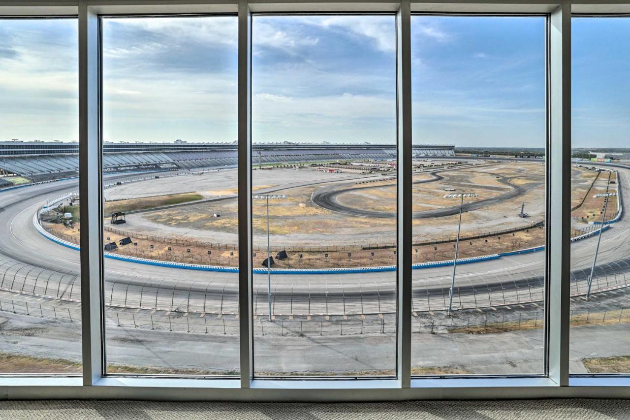 Fort Worth Condo With Racetrack Views And Pool Access Bagian luar foto