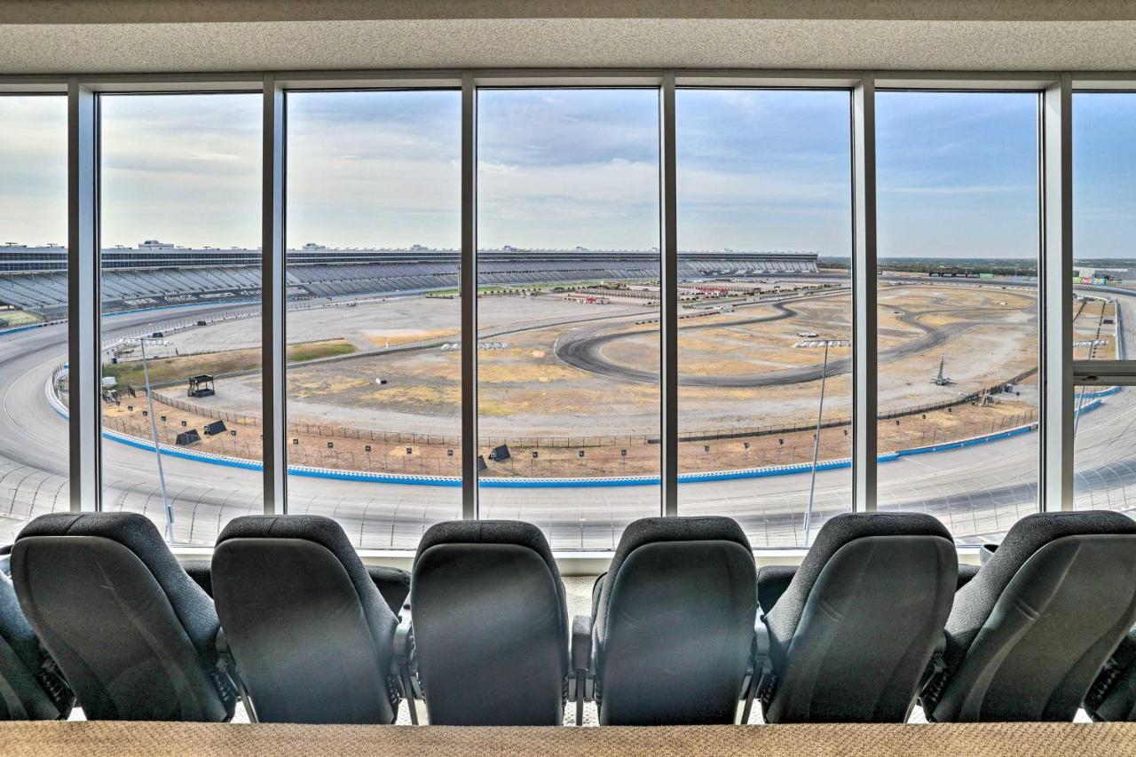 Fort Worth Condo With Racetrack Views And Pool Access Bagian luar foto
