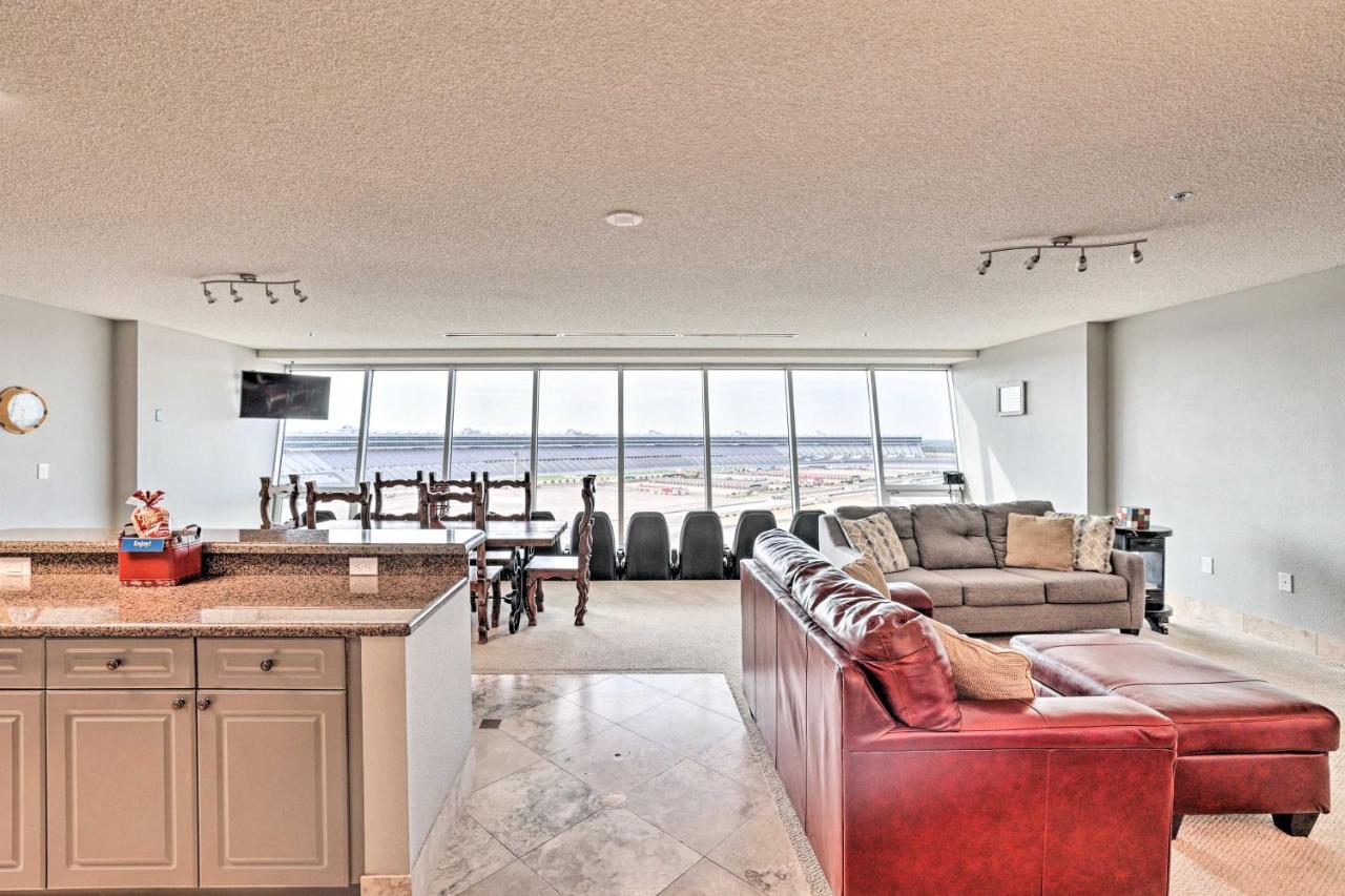 Fort Worth Condo With Racetrack Views And Pool Access Bagian luar foto