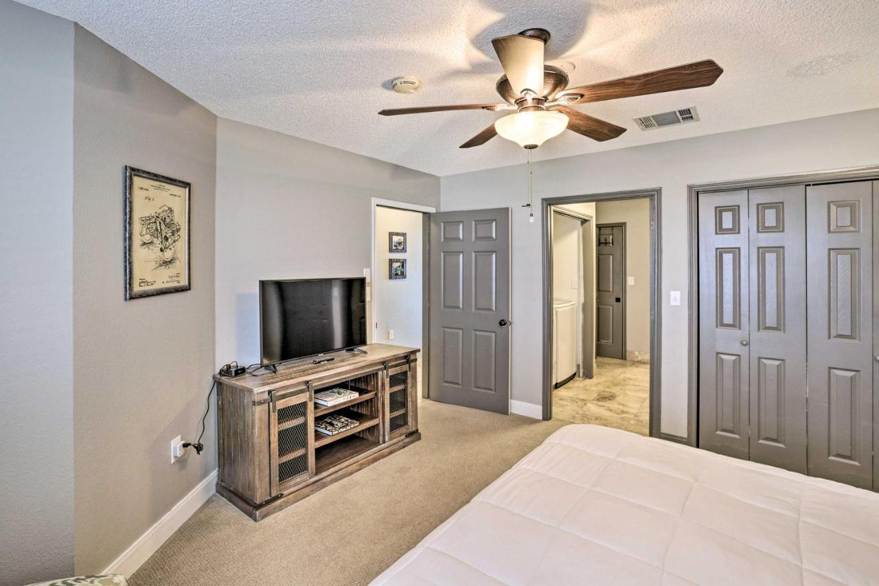 Fort Worth Condo With Racetrack Views And Pool Access Bagian luar foto