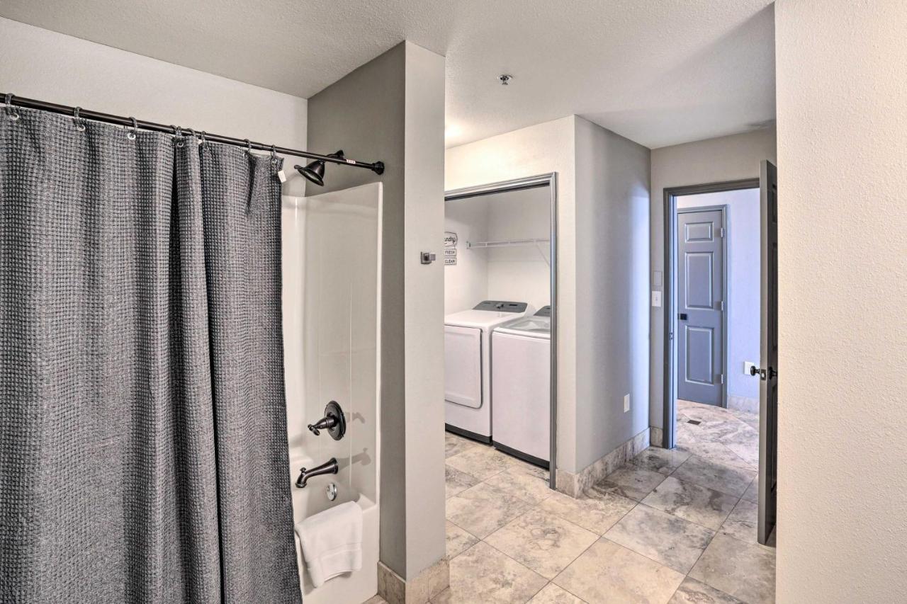 Fort Worth Condo With Racetrack Views And Pool Access Bagian luar foto