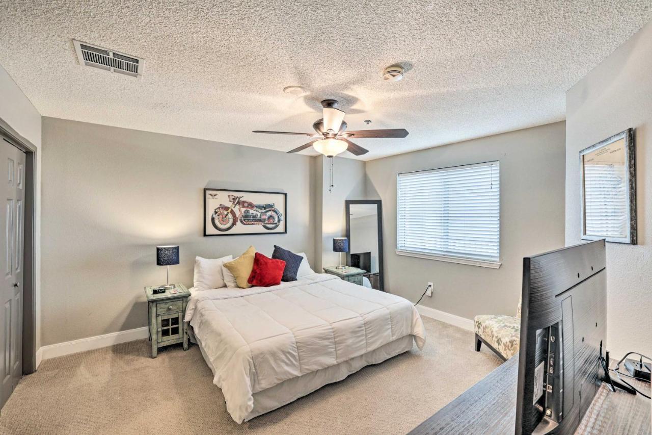 Fort Worth Condo With Racetrack Views And Pool Access Bagian luar foto