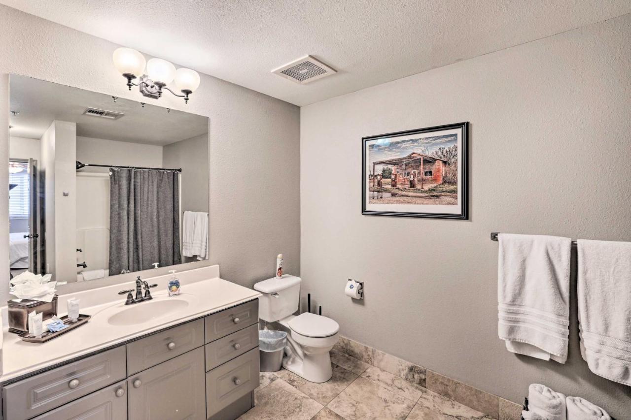 Fort Worth Condo With Racetrack Views And Pool Access Bagian luar foto